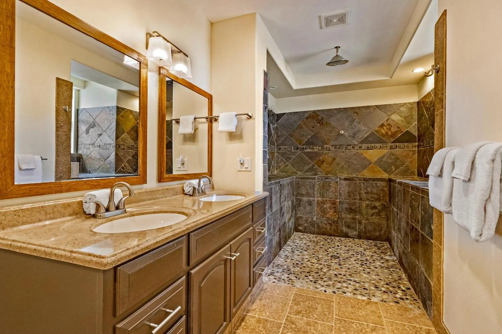 Casa de Férias Hale Holokai At Kaanapali Vista-Luxury Golf Course Ocean View Home 6 Bedroom 3 Bathroom- Lahaina